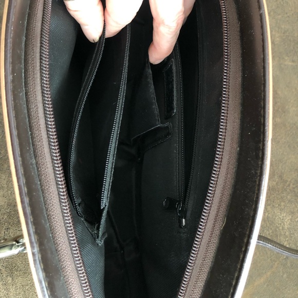 BEIJO - London*Paris*New York - Peachy Patent Purse with sturdy handles - Picture 7 of 11